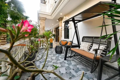 Ly Ly Luxury Hotel – Foto’s 12